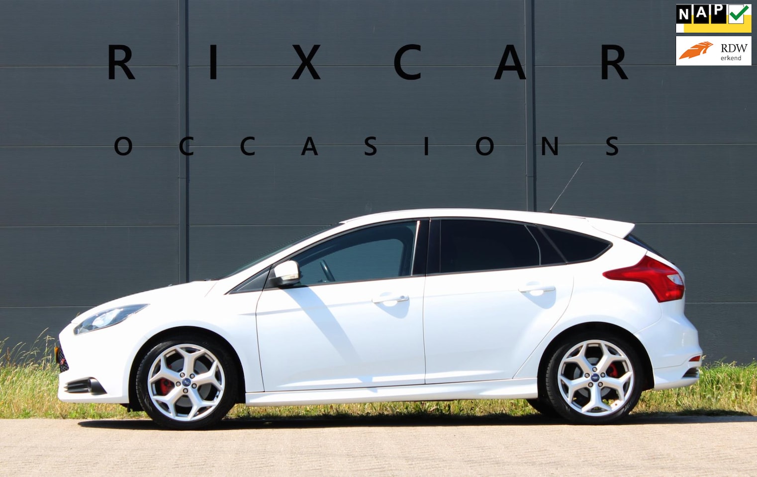 Ford Focus - 2.0 EcoBoost ST-2 *250PK* Allseason Stoelverwarming - AutoWereld.nl