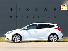Ford Focus - 2.0 EcoBoost ST-2 *250PK* Allseason Stoelverwarming NIEUWBINNEN