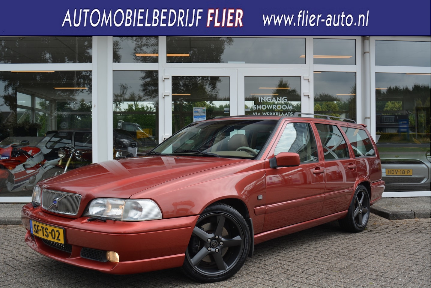 Volvo V70 - 2.3 R 251PK | HB | Garnet Red | Orig. NL | - AutoWereld.nl