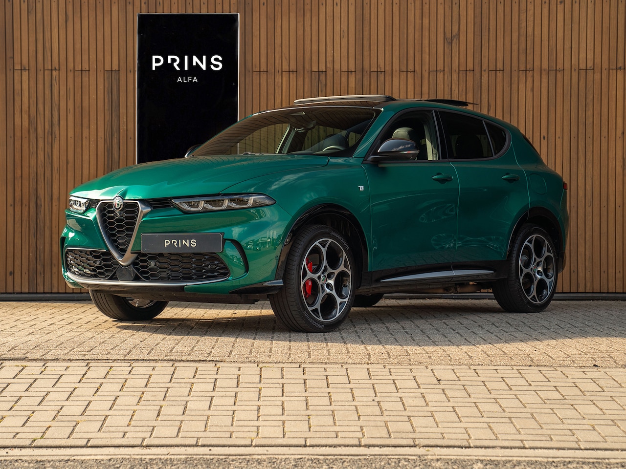 Alfa Romeo Tonale - 1.3T PHEV Ti 280pk | Pano-dak | Harman/Kardon | LED-Matrix | 19 inch | Winterpack | Verde - AutoWereld.nl