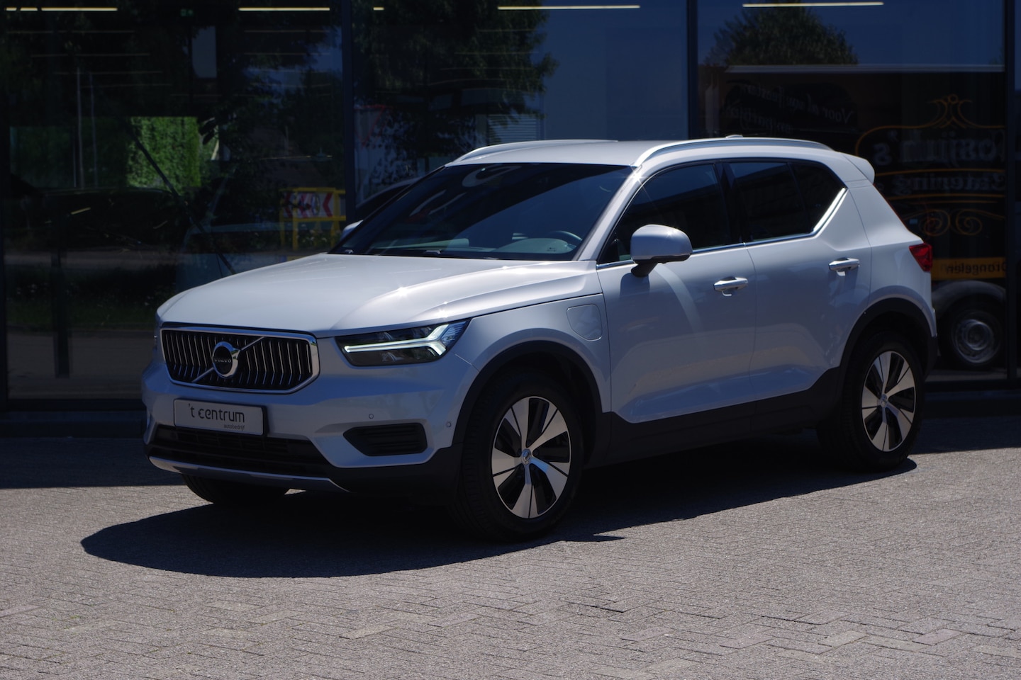 Volvo XC40 - 1.5 T5 Plug-in Hybrid 263 PK Core Bright, Rondomzicht Camera, Carplay, LED - AutoWereld.nl