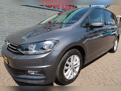 Volkswagen Touran - 1.4 TSI Highline 7p Zeer nette en complete auto met Geïntrigeerde kinder verhoging