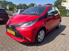Toyota Aygo - 1.0 VVT-i x-play Airco/ Camera/ Cruise control