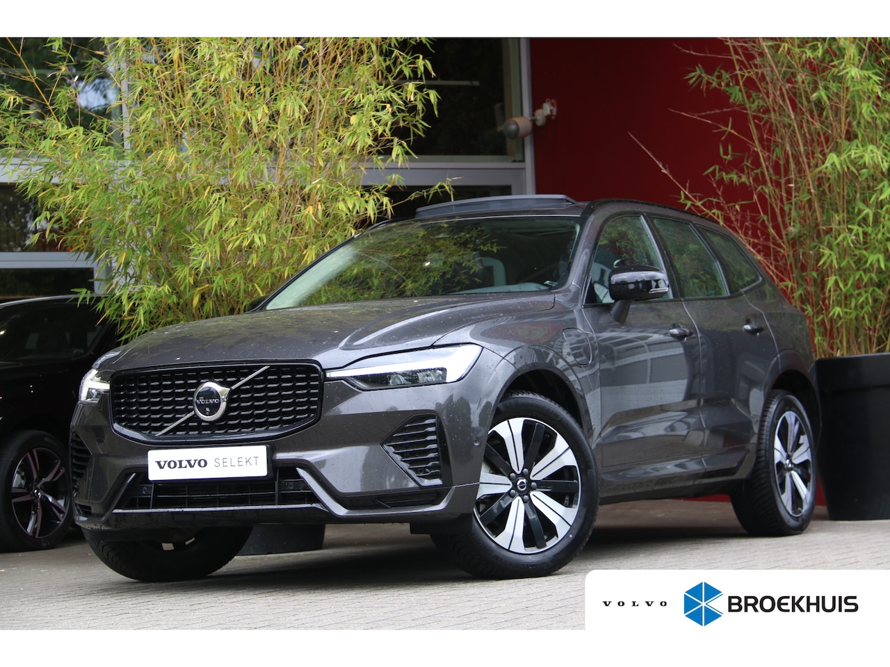 Volvo XC60 - 2.0 T6 Plug-in hybrid AWD Plus Dark | Trekhaak | 360 Camera | Panoramadak | Memory seats | - AutoWereld.nl