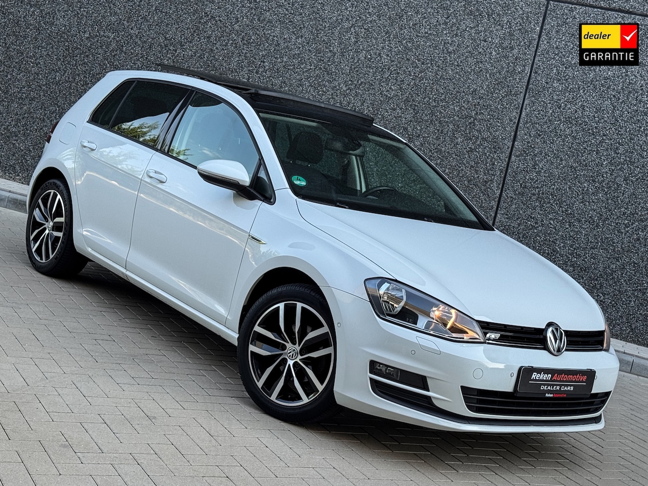 Volkswagen Golf - 1.2 TSI R-line Pano Led Clima Dealer Onh - AutoWereld.nl