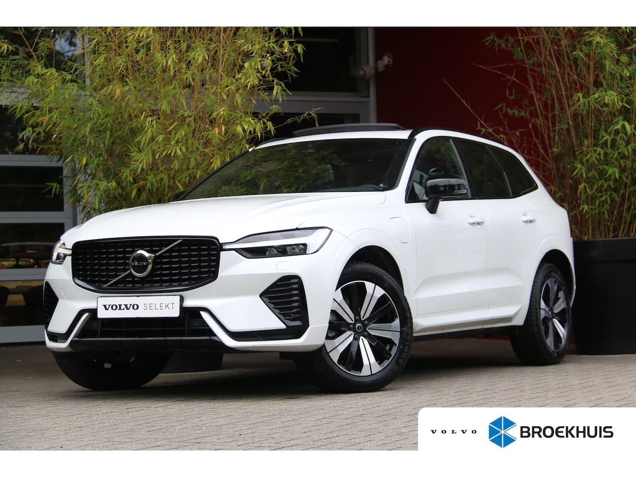 Volvo XC60 - 2.0 T6 Plug-in hybrid AWD Plus Dark | Panoramadak | Memory seats | Pilot Assist | Camera | - AutoWereld.nl