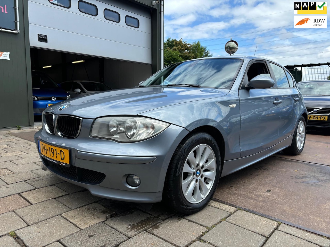 BMW 1-serie - 116i High Executive Nette Auto Stoelverwarming Airco Cruise - AutoWereld.nl