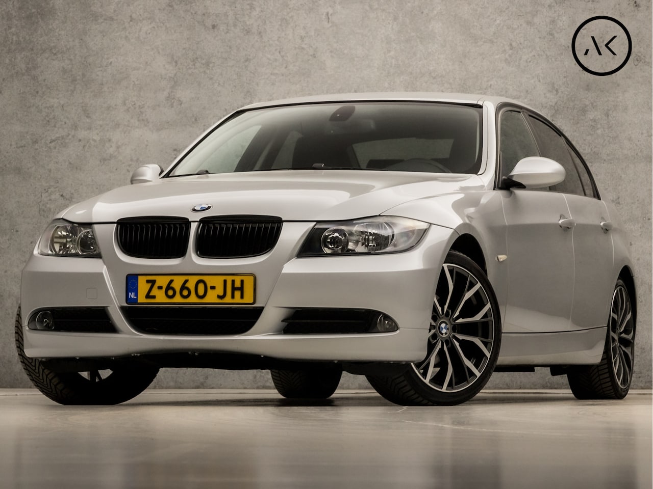BMW 3-serie - 320i Sport 170Pk Automaat (YOUNGTIMER, CLIMATE, STOELVERWARMING, GETINT GLAS, LEDER, SPORT - AutoWereld.nl