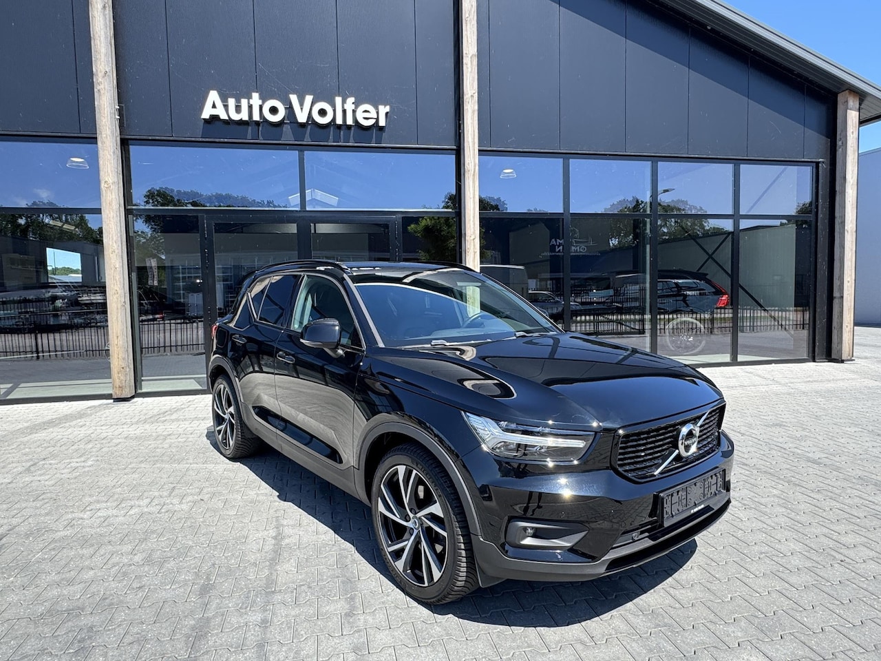 Volvo XC40 - 2.0 T4 R-Design Leder|H&K|360° - AutoWereld.nl
