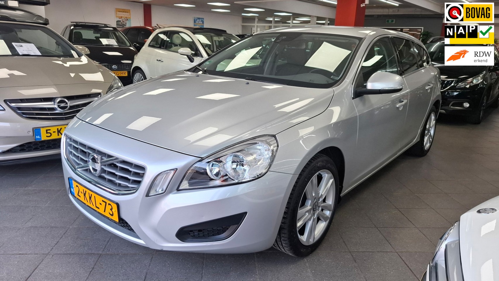 Volvo V60 - 1.6 T3 Momentum 1.6 T3 Momentum - AutoWereld.nl