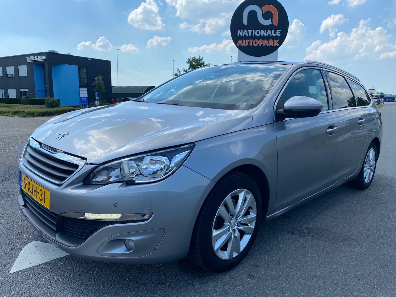 Peugeot 308 SW - 2014 * 1.6 BlueHDI Blue Executive * LED * LMV * CRUISE CONTROL * NAVI * 6 BAK - AutoWereld.nl