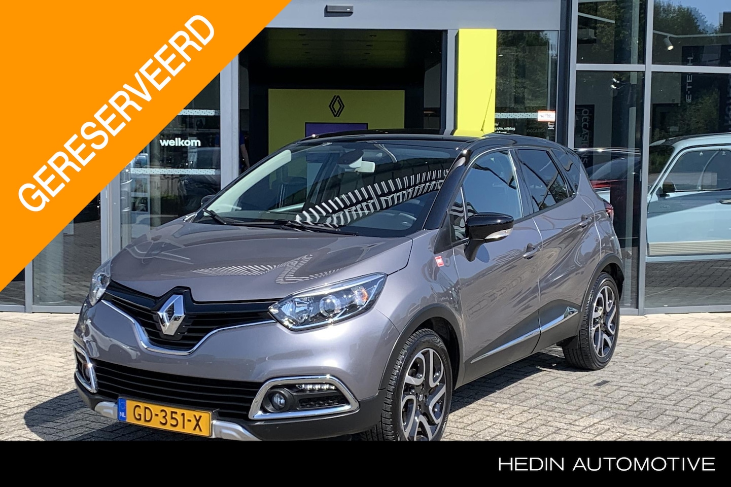 Renault Captur - TCe 90PK Helly Hansen | Leder | Stoelverwarming voor | Trekhaak afneembaar | Navigatie | C - AutoWereld.nl