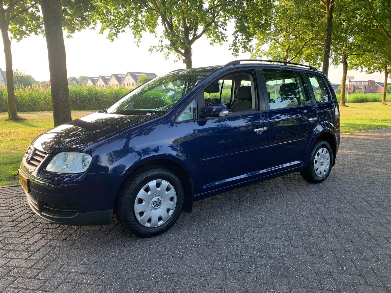 Volkswagen Touran - 1.6-16V FSI Business Versnellingsbak en koppeling vernieuwd bij 249800 km - AutoWereld.nl
