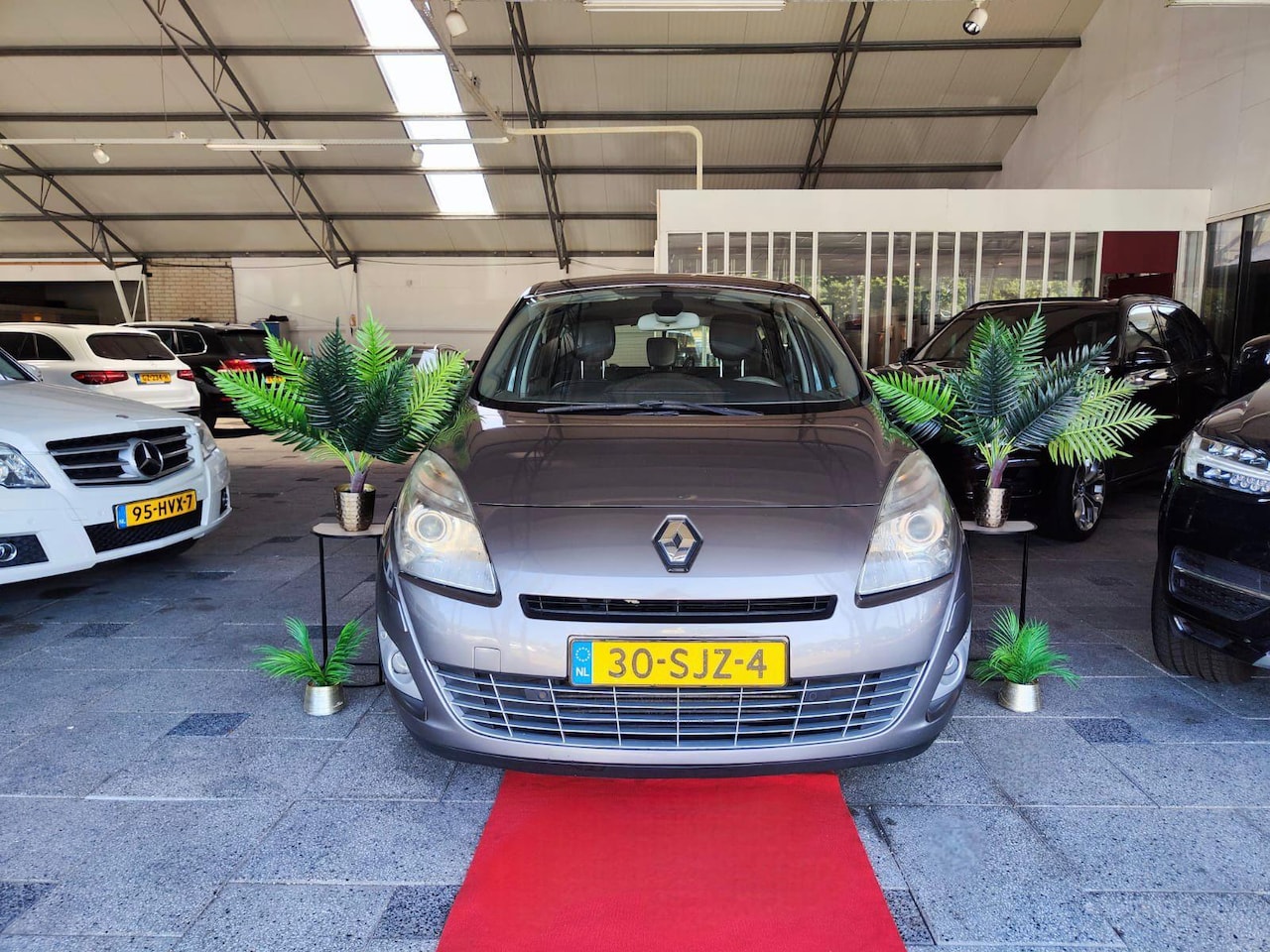 Renault Grand Scénic - 1.9 dCi Privilège 7p. 1.9 dCi Privilege 7P 2011! - AutoWereld.nl