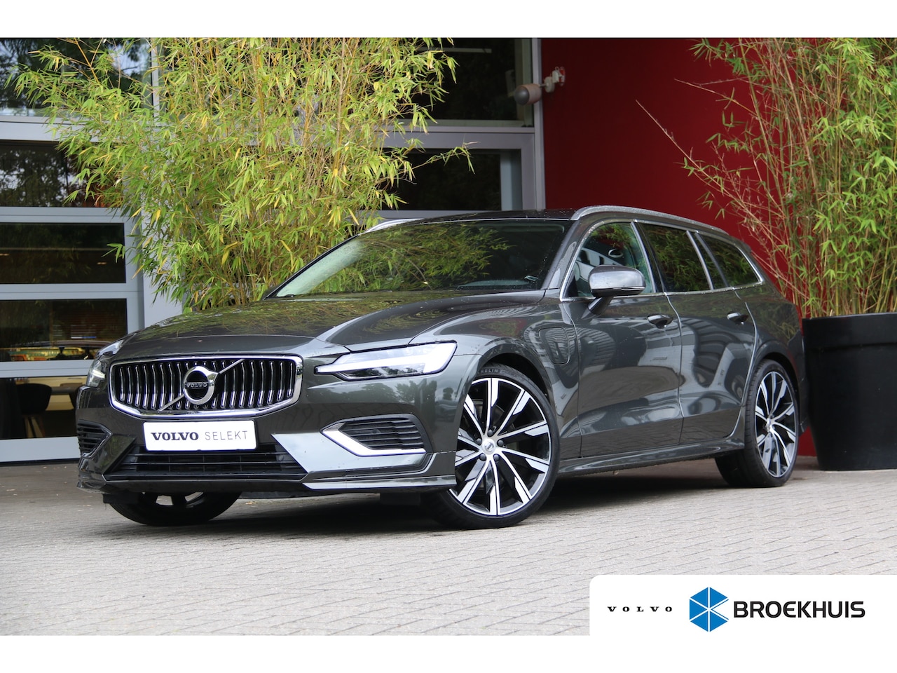 Volvo V60 - 2.0 T6 Twin Engine AWD Inscription | Massage | Stoelventilatie | Trekhaak | Harman/Kardon - AutoWereld.nl