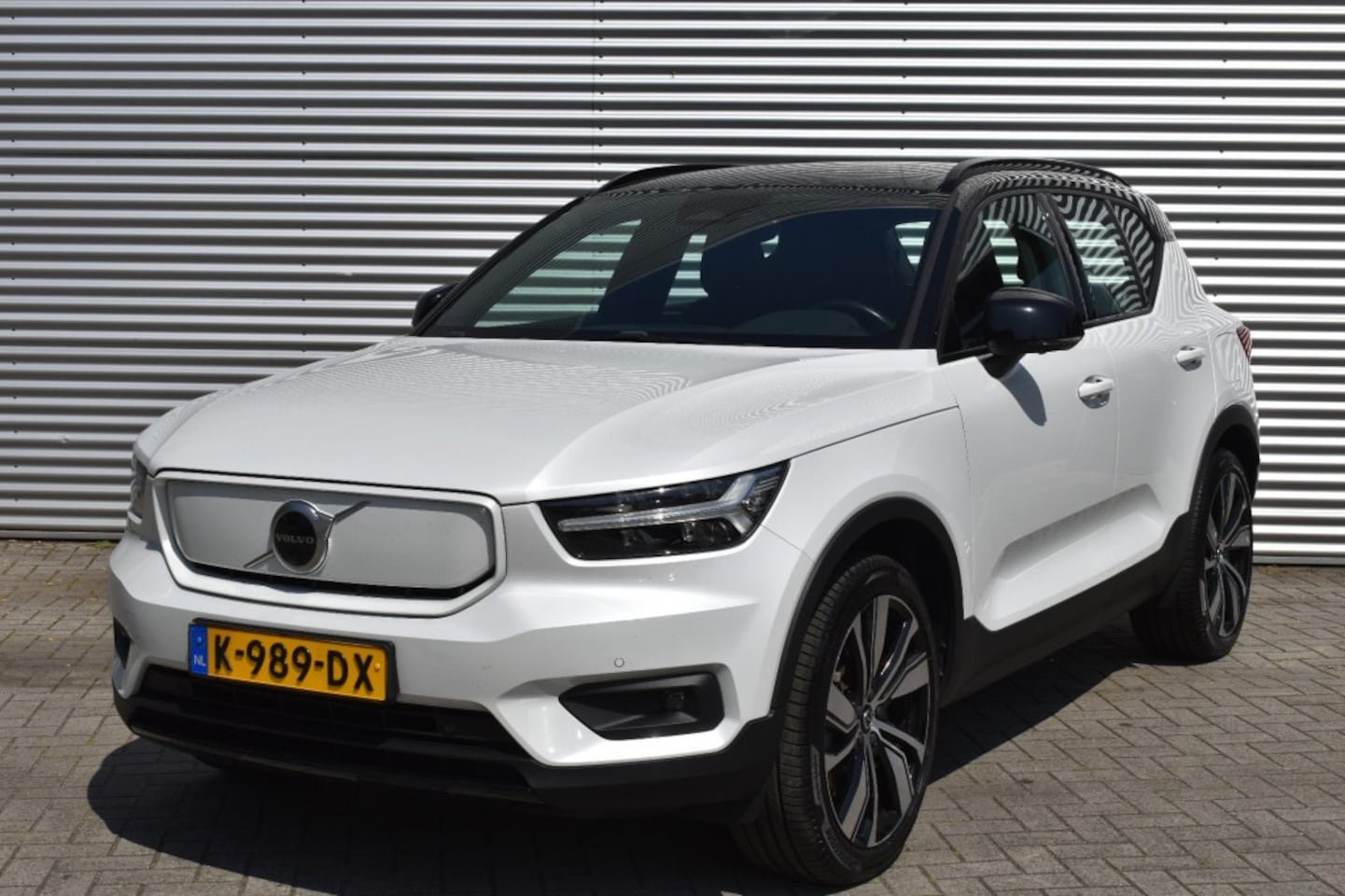 Volvo XC40 - RECHARGE P8 AWD R-DESIGN / EL. TREKHAAK / 360 CAM. / KEYLESS - AutoWereld.nl