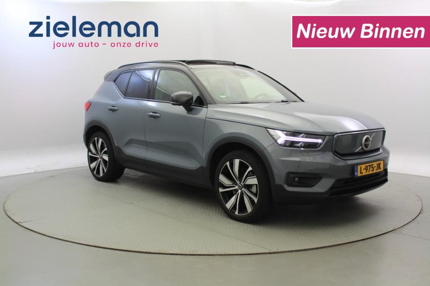 Volvo XC40 - Recharge P8 AWD R-Design - Carplay, Camera, half Leer, Stoelverw. - AutoWereld.nl