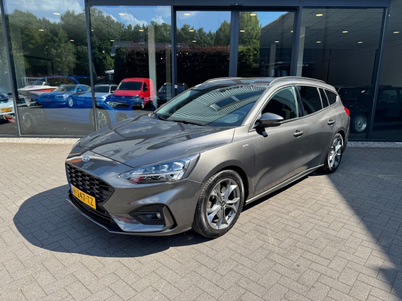 Ford Focus Wagon - Wagon 1.5 EcoB.183pk ST-Line,Winterpack,Keyless,BenO,Trekhk,BLIS,Navi,Clima,Cruise - AutoWereld.nl