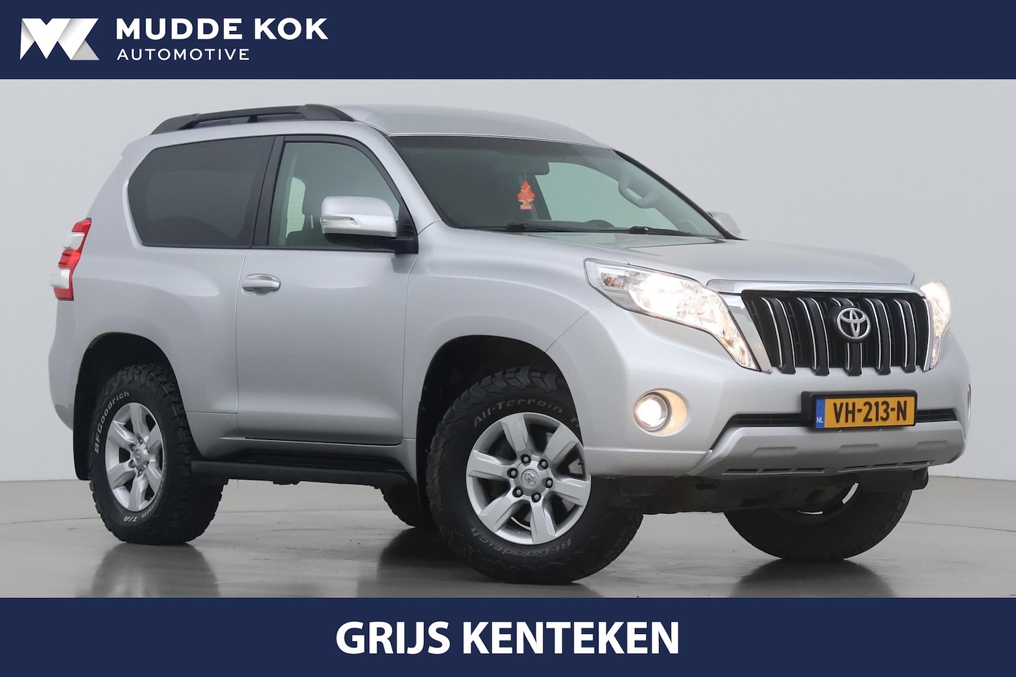 Toyota Land Cruiser - 3.0 D-4D-F VX High Roof Blind Van | Grijs Kenteken | Automaat | Trekhaak | Camera | Cruise - AutoWereld.nl