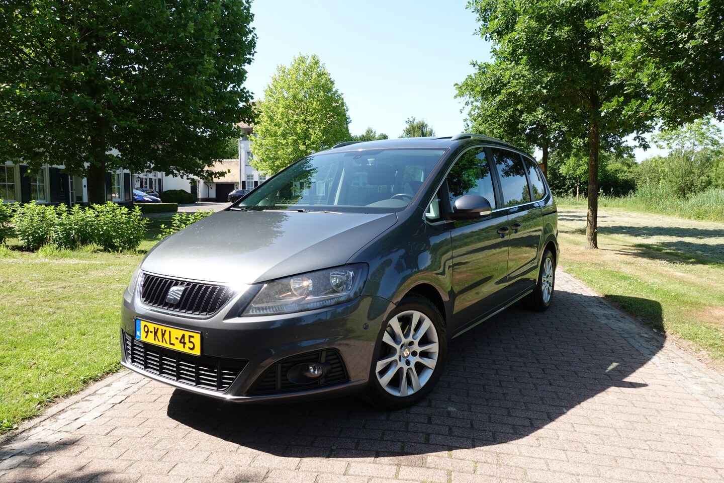 SEAT Alhambra - 1.4 TSI Businessline Executive 7p | Cruise control | Panoramadak | Bluetooth | NAVI | Trek - AutoWereld.nl