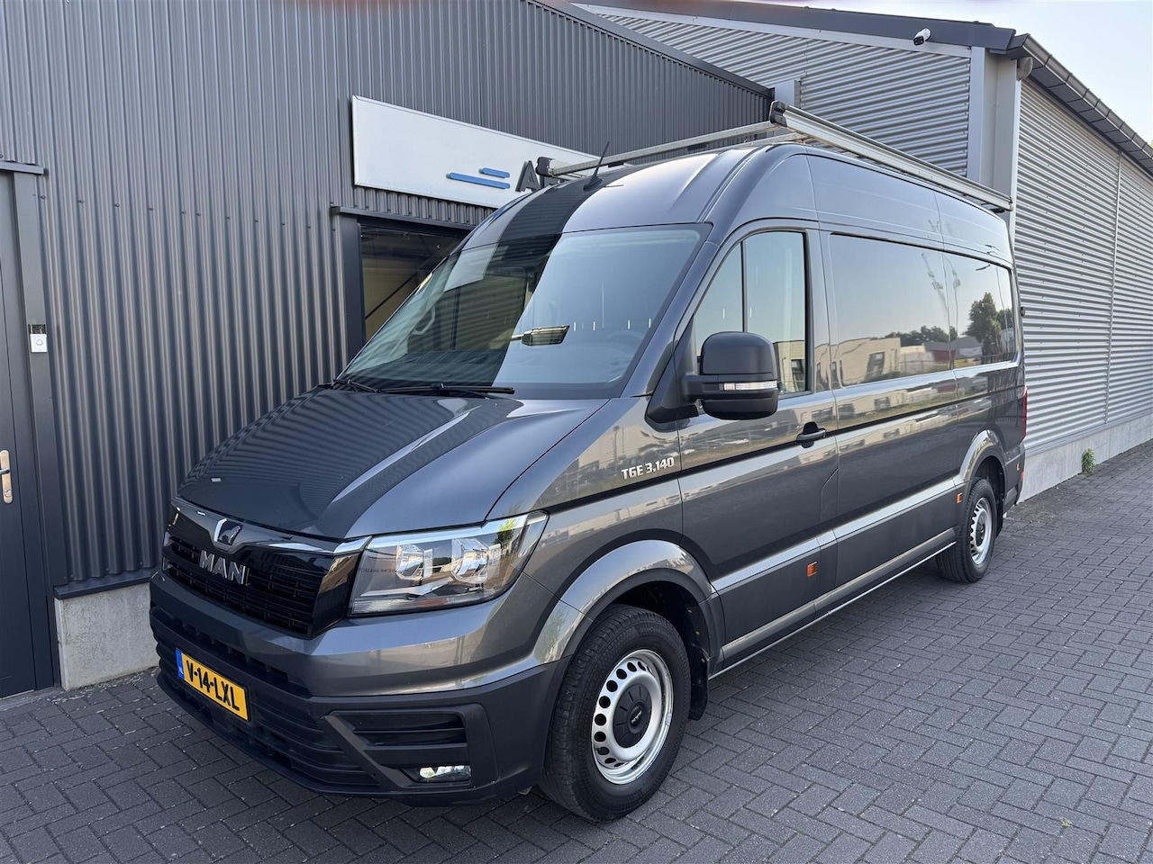 MAN TGE - 2.0 TDI 140PK L3H3 Automaat (NAVI|CAM|TREKHAAK|IMPERIAAL) - AutoWereld.nl