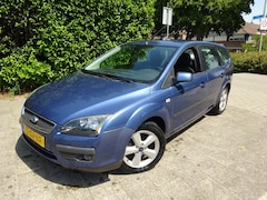 Ford Focus Wagon - 1.6-16V Futura MET JAAR APK AIRCO WERKT