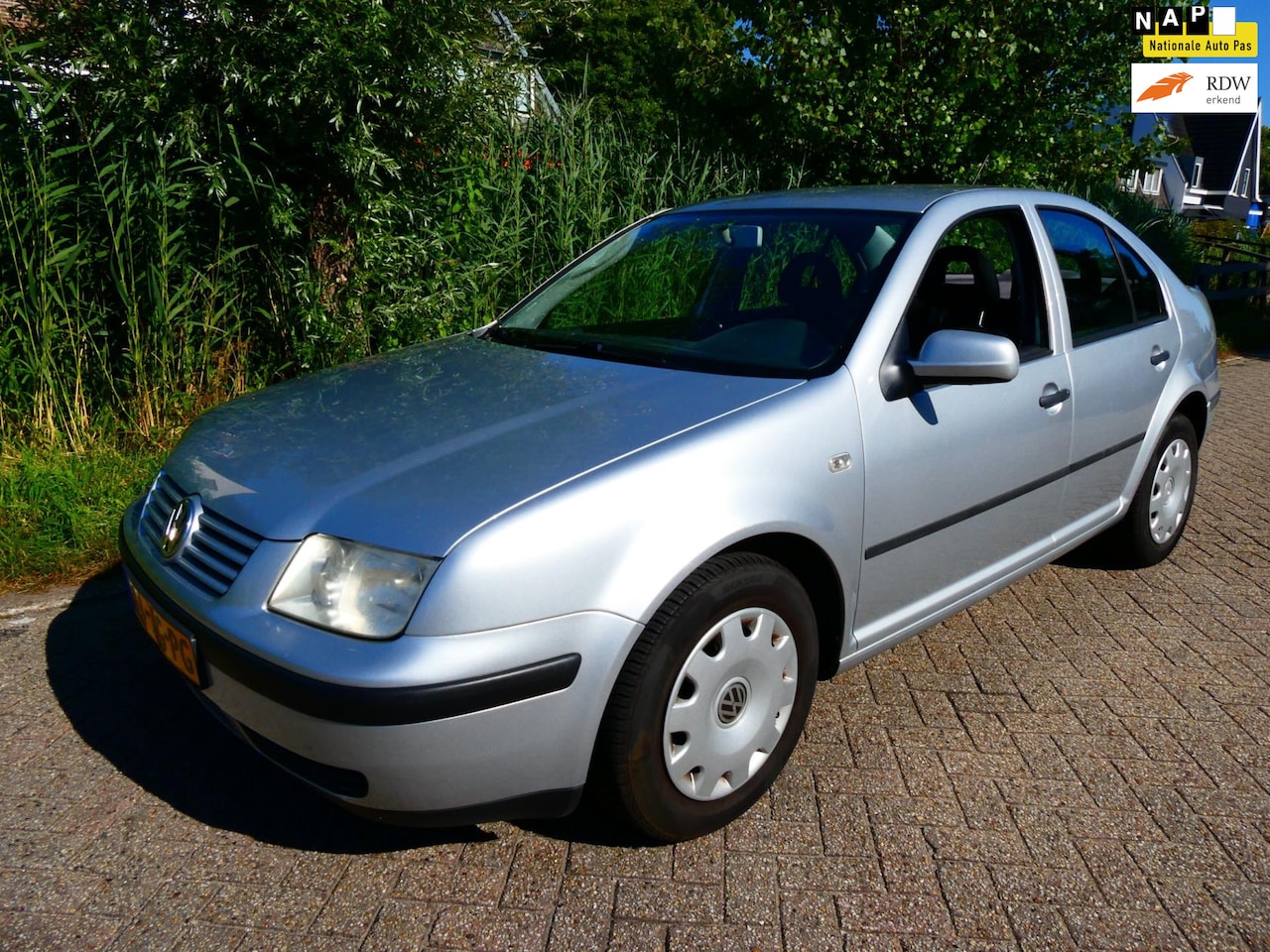 Volkswagen Bora - 1.6-16V 105pk Airco 129.000km Trekhaak Youngtimer - AutoWereld.nl