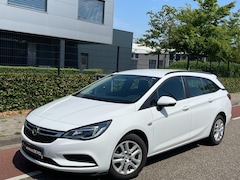Opel Astra Sports Tourer - 1.4 Business Executive Airco Cruise/Control Pakeersensor