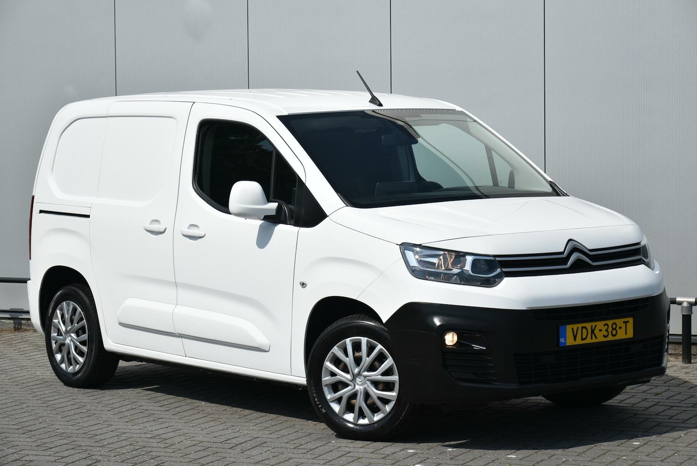 Citroën Berlingo - 1.5 BlueHDI Airco Navi Cruise PDC 3 Sits E6 - AutoWereld.nl