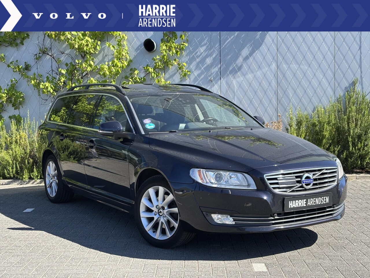 Volvo V70 - 2.0 T4 Classic Edition | Schuifdak | Camera | Keyless | Trekhaak | Memory | - AutoWereld.nl