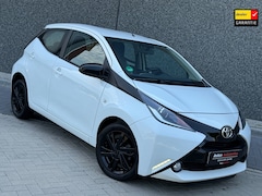 Toyota Aygo - 1.0 VVT-i x-play Led Cruise Airco Parkeer Camera