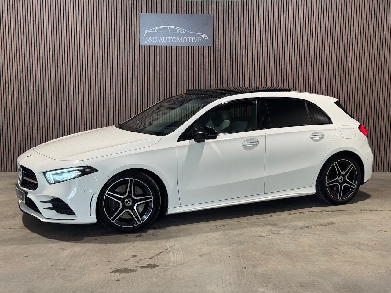 Mercedes-Benz A-klasse - 250 Premium Plus AMG 2018 PANO LED CRUISE CAMERA - AutoWereld.nl