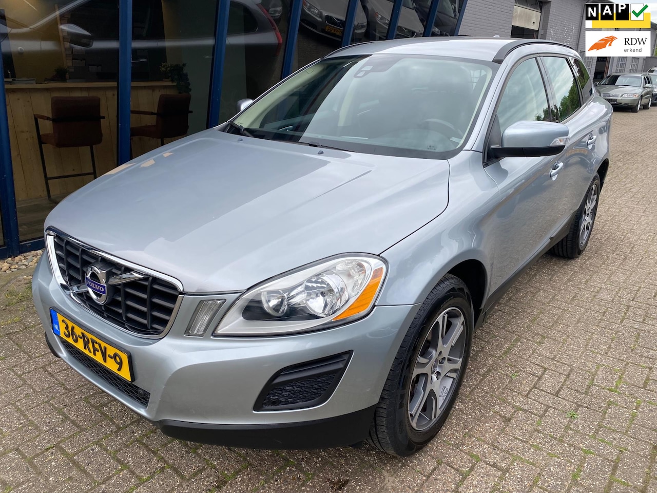 Volvo XC60 - 2.0T Kinetic NL-AUTO / NAVI / PDC / TREKHAAK - AutoWereld.nl