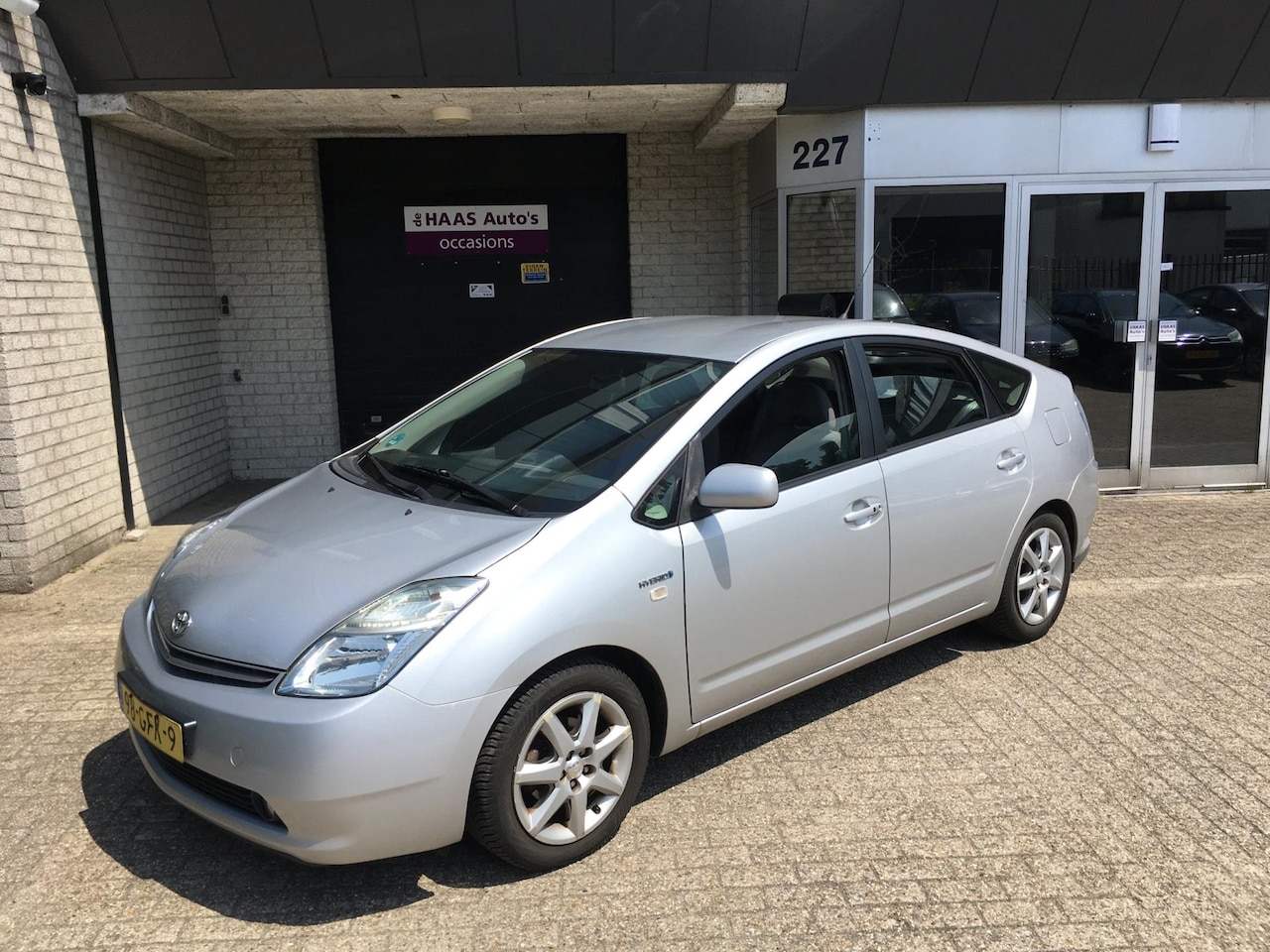 Toyota Prius - 1.5 VVT-i Business Edition / NAVI / DEALER SERVICED / BEAYTYFULL / TREKHAAK - AutoWereld.nl