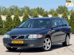 Volvo V70 - 2.5T Momentum | Automaat | APK 02-05-2026 | Trekhaak | Leder sportstoelen