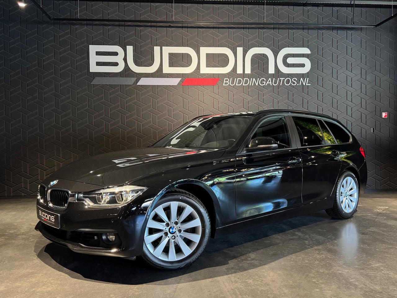BMW 3-serie Touring - 318i Centennial High Exe | Camera | Keyless - AutoWereld.nl