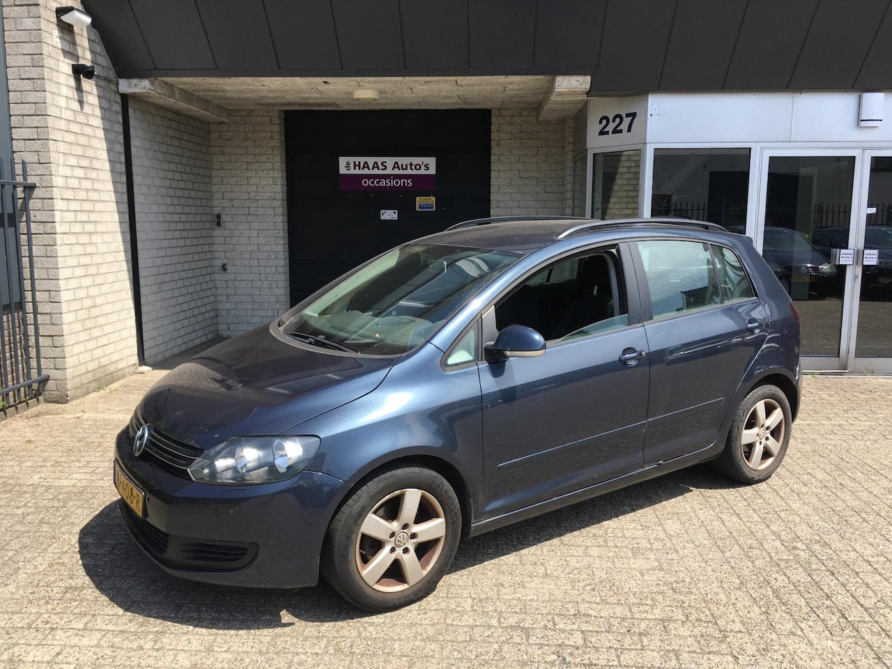 Volkswagen Golf Plus - 1.6 TDI Highline / EURO-5 / GEEN APK / MOTOR OK / ALU VELGEN / CLIMATE - AutoWereld.nl