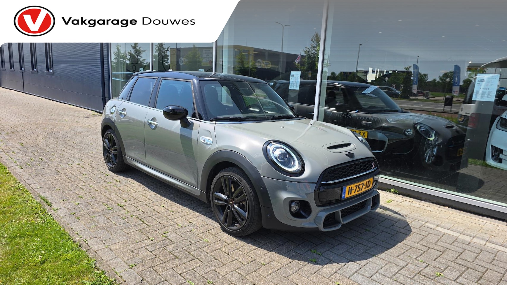MINI Cooper S - Mini 2.0 Chili | John Cooper Works | 360° sensoren | Navi | Cruise - AutoWereld.nl