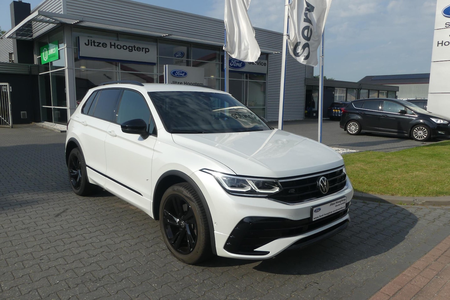 Volkswagen Tiguan - 1.4 TSI eHybrid R-Line Business+ ELEKTRISCHE TREKHAAK, ADAPTIEVE CRUISE, STOEL/STUURVERWAR - AutoWereld.nl