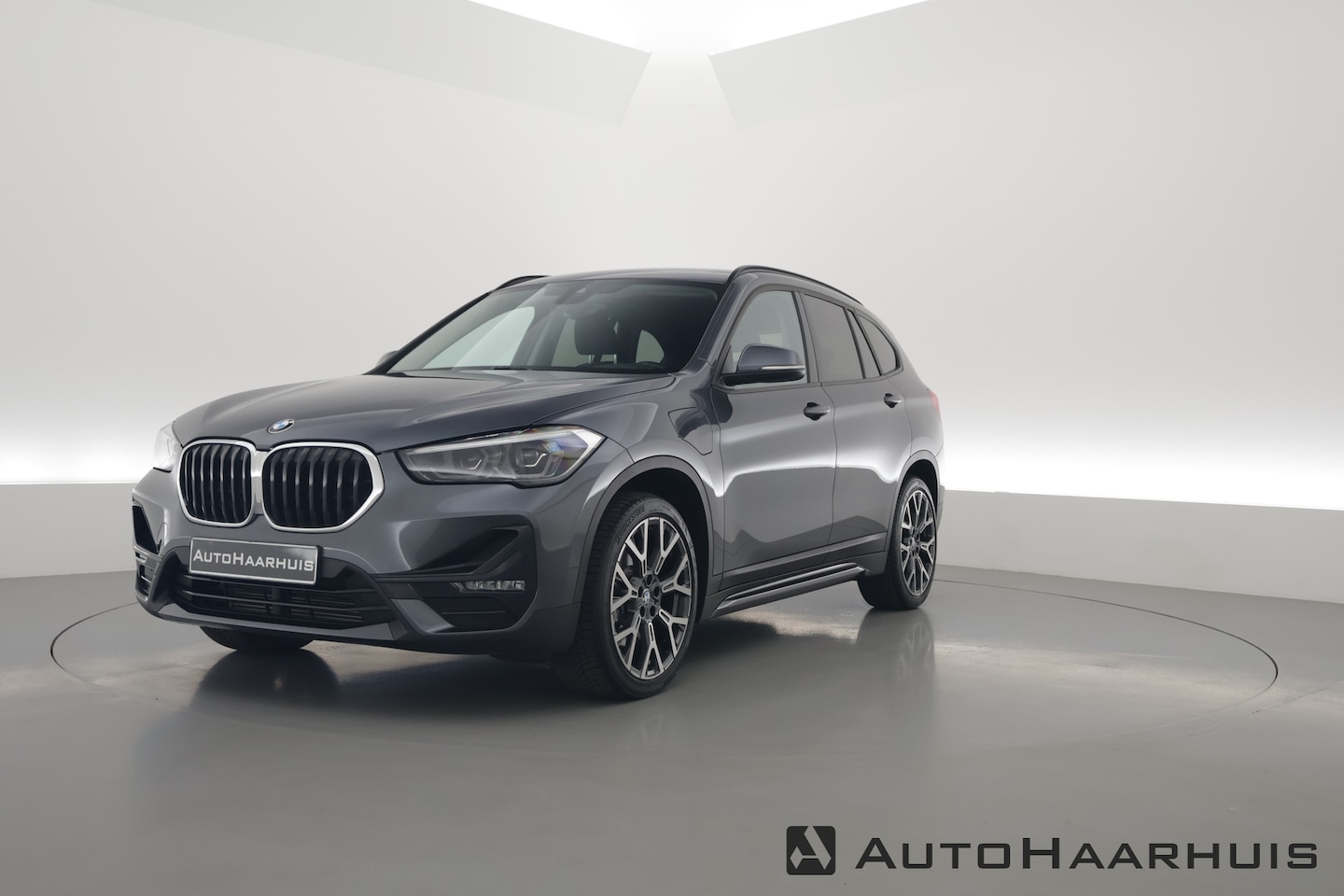 BMW X1 - xDrive25e Sport line | Navi | Harman Kardon | Camera | Stoelverw. | 19'' | Elek. Achterkle - AutoWereld.nl
