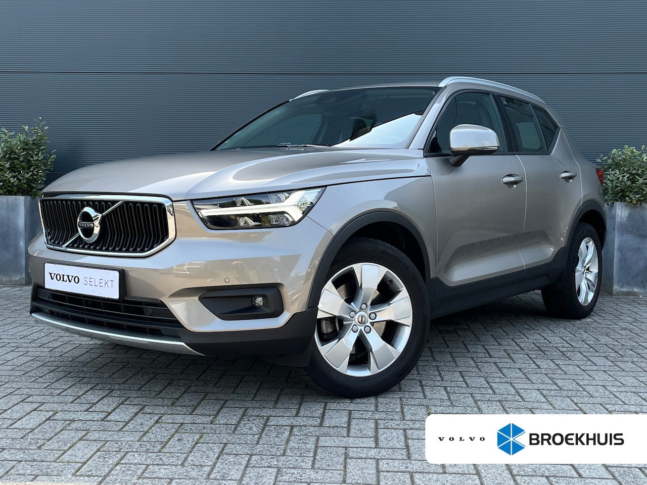 Volvo XC40 - 2.0 B4 Business Pro | Pilot Assist | Trekhaak | Camera | DAB | - AutoWereld.nl