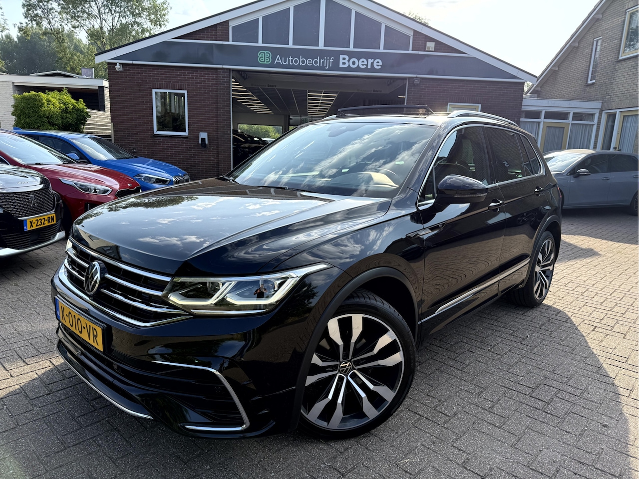 Volkswagen Tiguan - 1.5 TSI R-Line Business+ Panoramadak, 20''Lmv, IQ Light - AutoWereld.nl