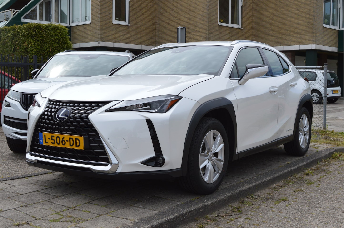 Lexus UX - 250 hev Busn. Line Pro Fabrieksgarantie / Addapt.cruise / Apple,android / Climate control - AutoWereld.nl