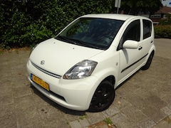 Daihatsu Sirion 2 - 1.0-12V Trend MET JAAR APK