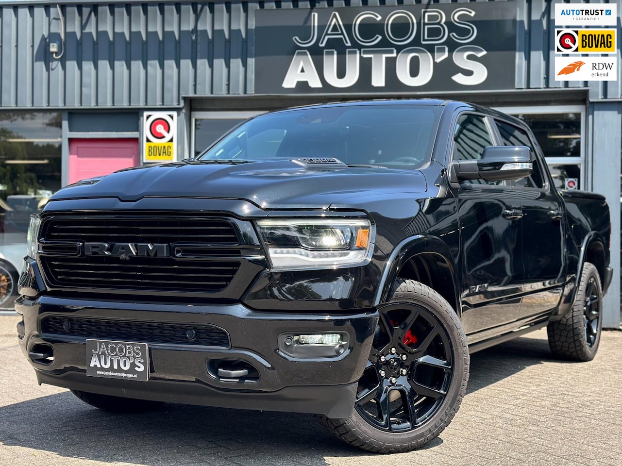 Dodge Ram 1500 - 5.7 V8 4x4 Crew Cab Laramie Sport Black edition - AutoWereld.nl