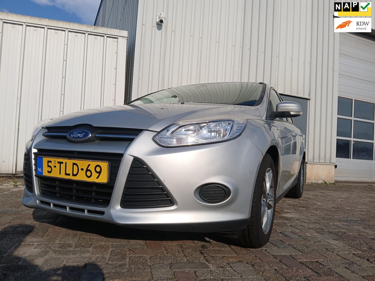 Ford Focus Wagon - 1.0 EcoBoost Edition MOTOR SCHADE!!! - AutoWereld.nl