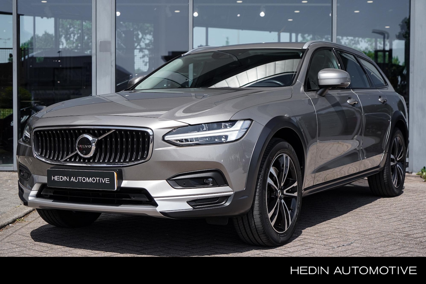 Volvo V90 Cross Country - 2.0 B5 AWD Pro | Uniek! |2.400 kg trekgewicht | Trekhaak elektrisch |  Massage stoelen ele - AutoWereld.nl
