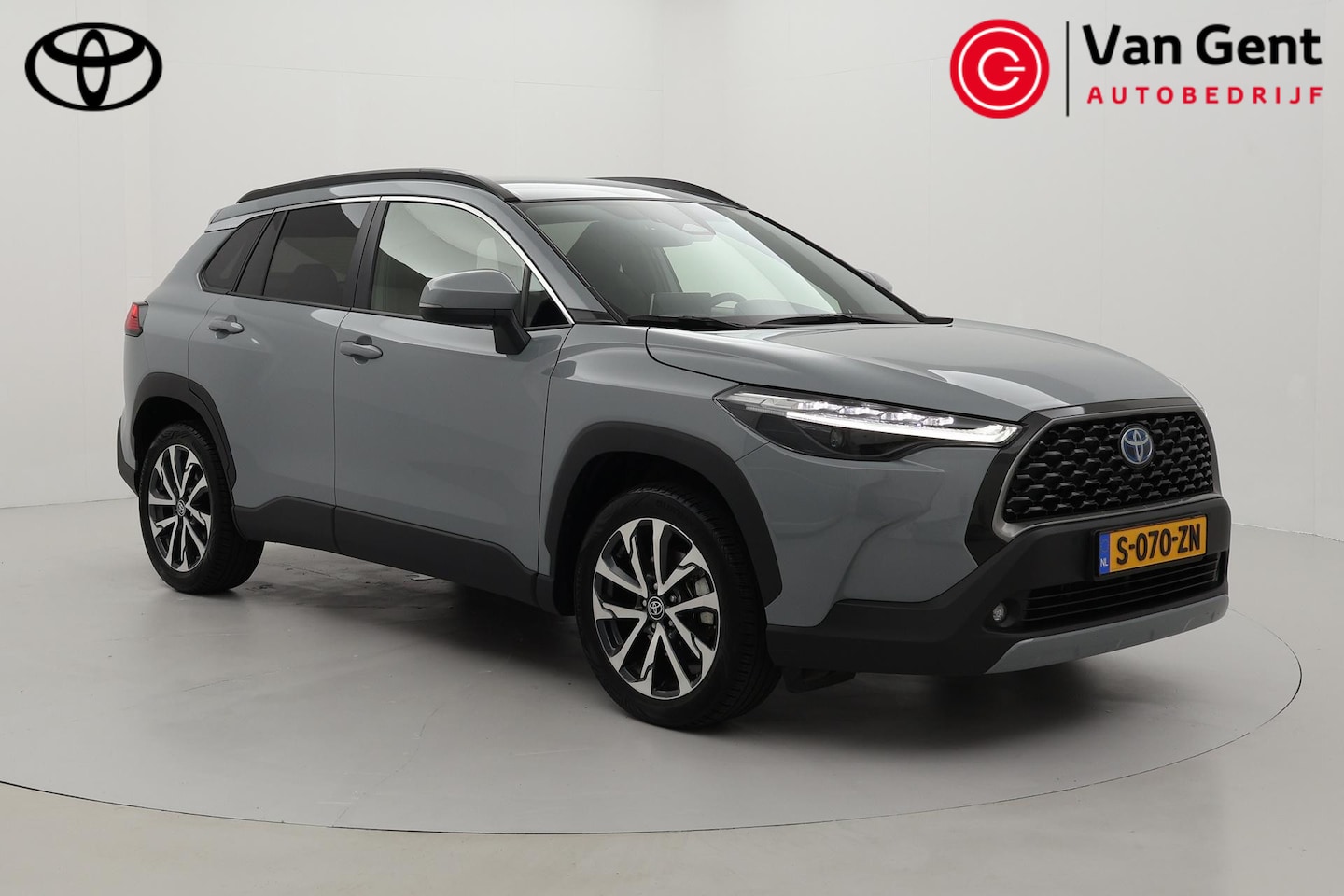 Toyota Corolla Cross - 2.0 High Power Hybrid First Edition | Trekhaak | Stoel-/stuurverwarming | Navigatie | Dode - AutoWereld.nl