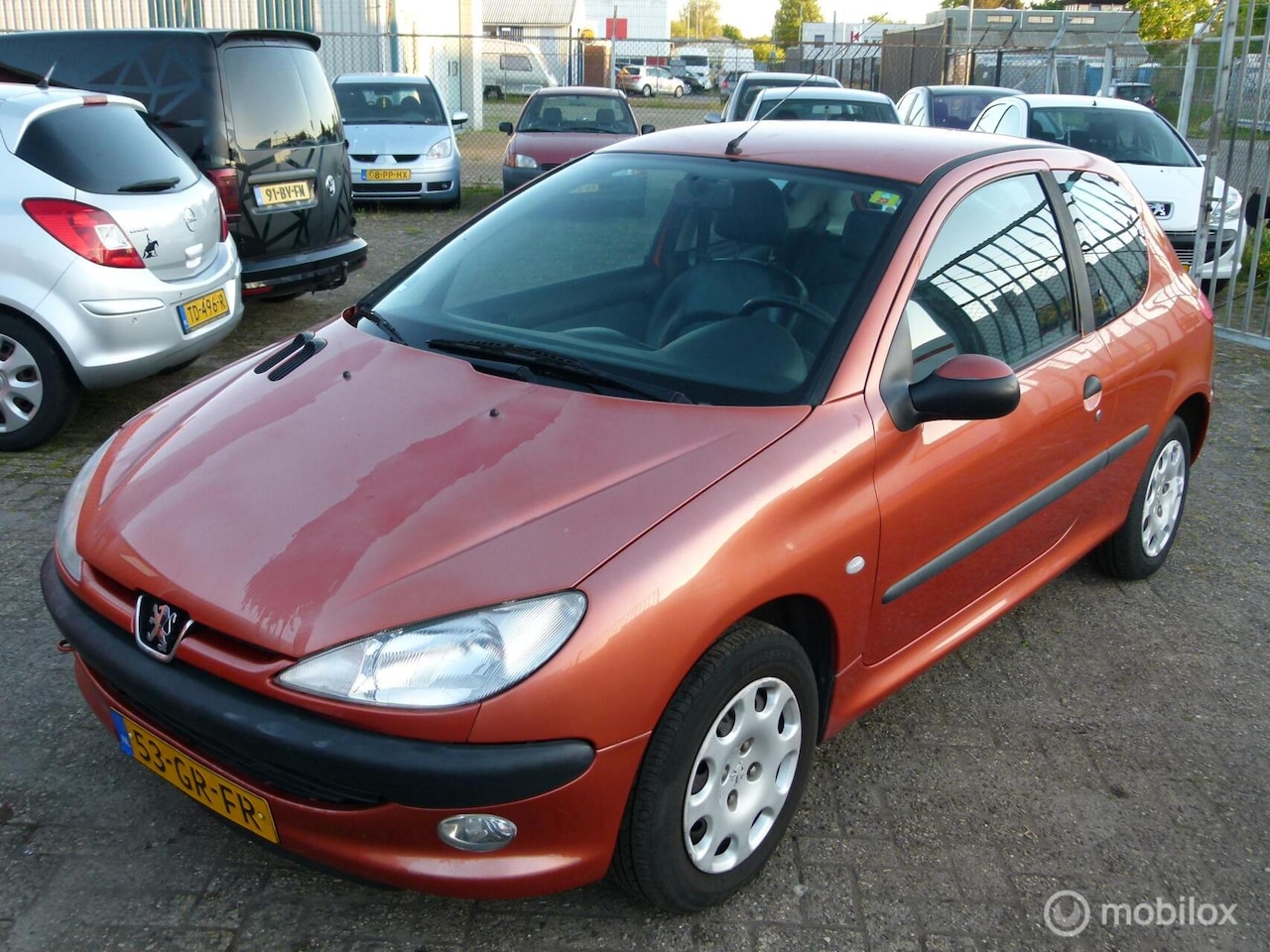 Peugeot 206 - 1.4 AUTOMAAT met NIEUWE APK tot 06-2026 - AutoWereld.nl