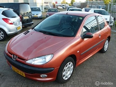 Peugeot 206 - 1.4 AUTOMAAT met NIEUWE APK tot 06-2026